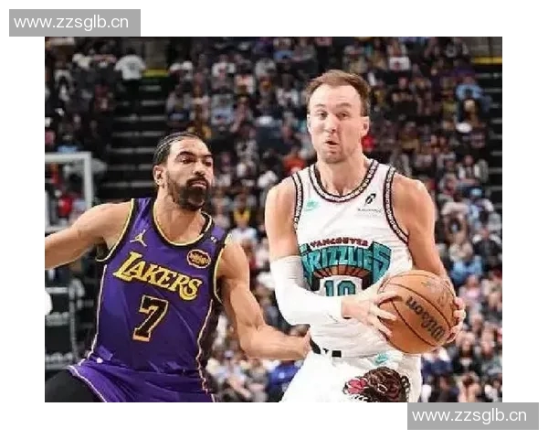 詹姆斯：肯纳德不仅三分球出色，他的组织能力也很强